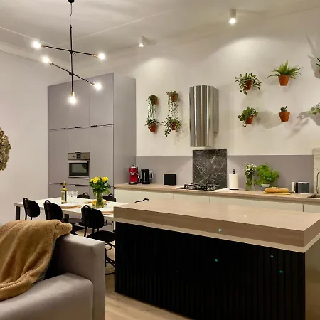 Spacious In The Center- Main Square 300m شقة *