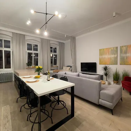 Spacious In The Center- Main Square 300m *