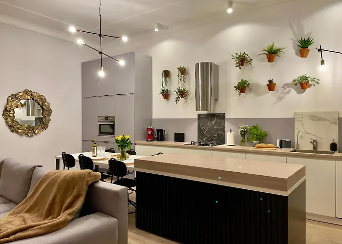 Spacious In The Center- Main Square 300m Appartement *