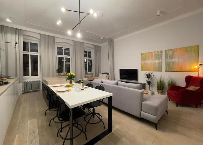 Spacious In The Center- Main Square 300m *