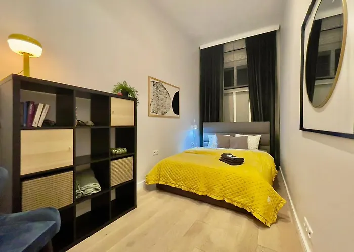 Spacious In The Center- Main Square 300m Appartement *